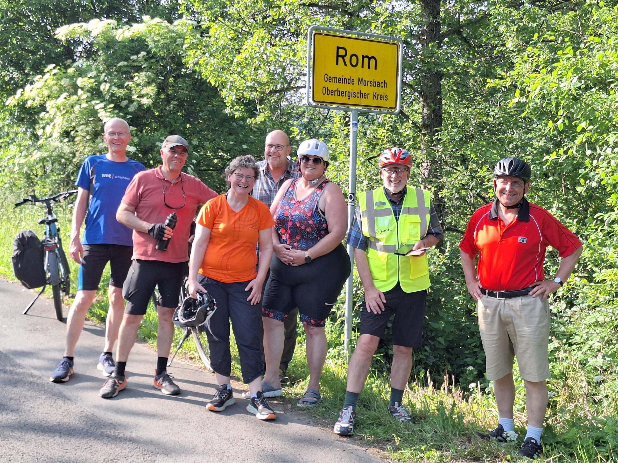 Pilgerinnen und Pilger aus dem Pastoralen Raum Siegen Freudenberg auf dem Weg mit dem Fahrrad nach Rom