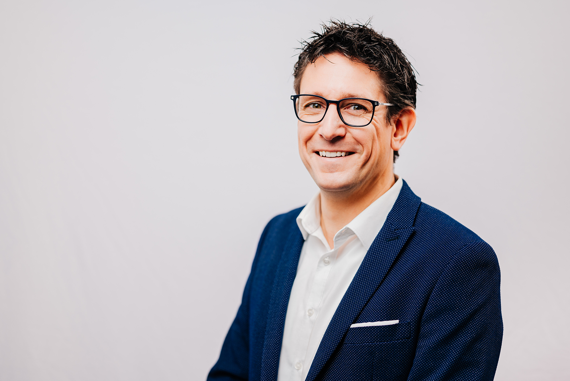 Studientag in Paderborn thematisiert Umnutzung von Kirchen. Veranstaltung am 7. März 2026 an der Theologischen Fakultät diskutiert Zukunft von Sakralgebäuden.