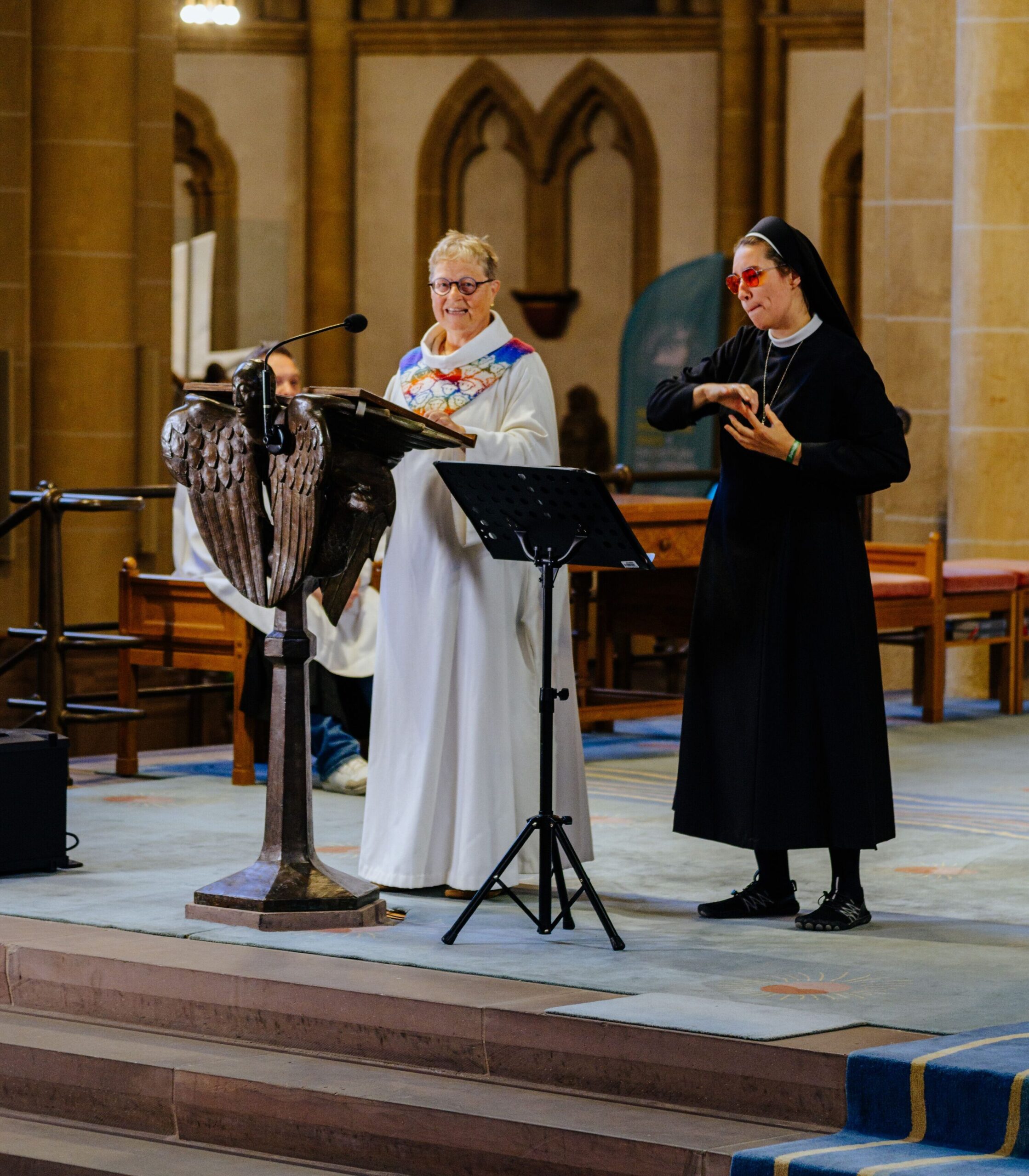 Gottesdienst in leichter Sprache und deutscher Gebardensprache