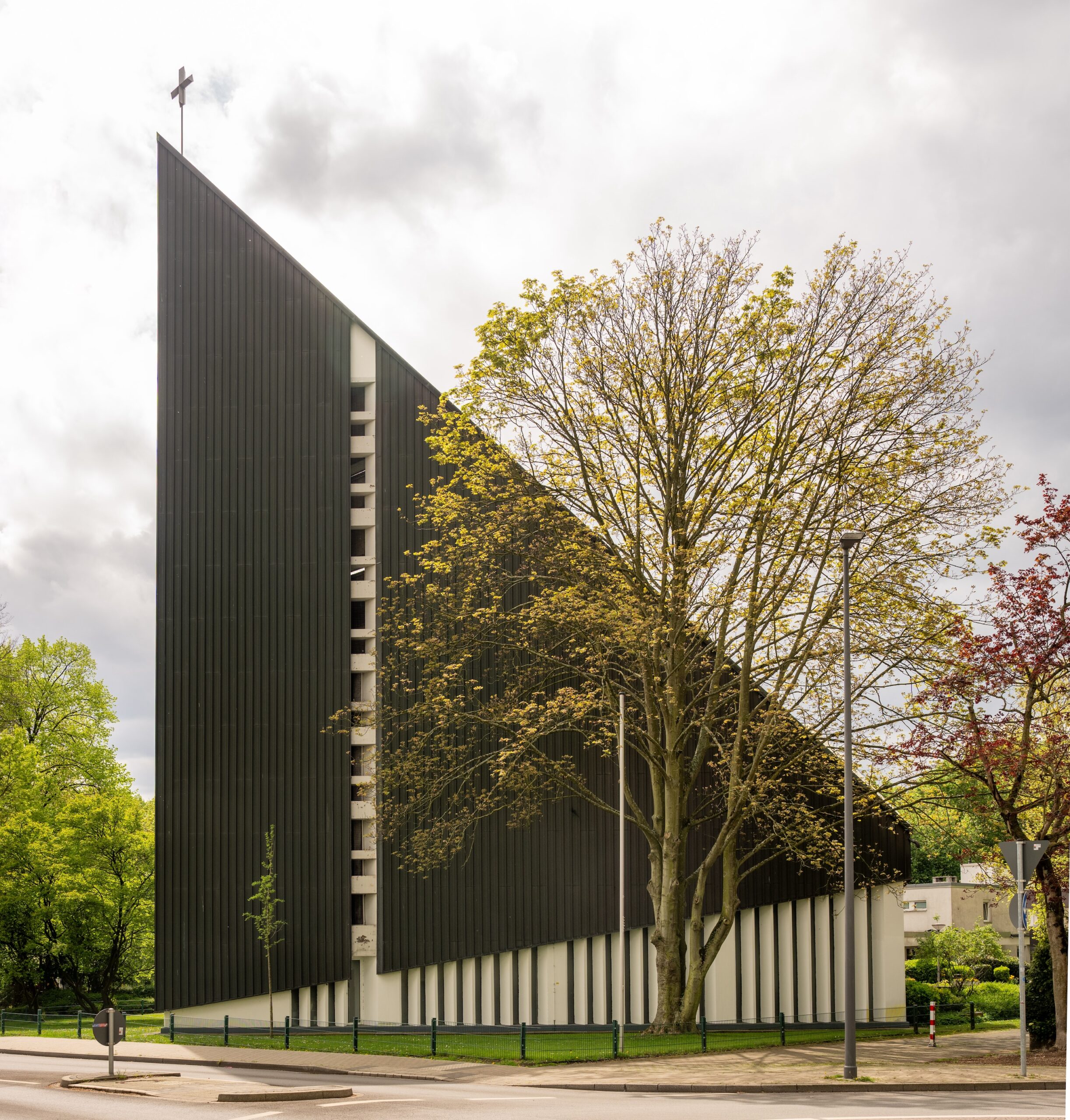 Manifesta 16 Ruhr: Erzbistum Paderborn begrüßt neue Impulse für den Umgang mit Kirchengebäuden. Europäische Kunstbiennale widmet sich der Zukunft sakraler Räume.