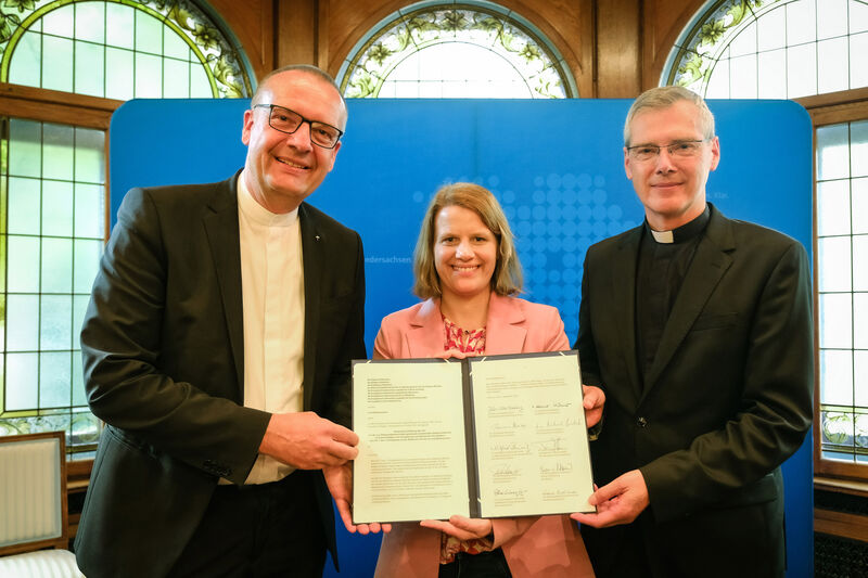 Neues Unterrichtsfach "Christliche Religion nach evangelischen und katholischen Grundsätzen" ab 2026 in Niedersachsen
