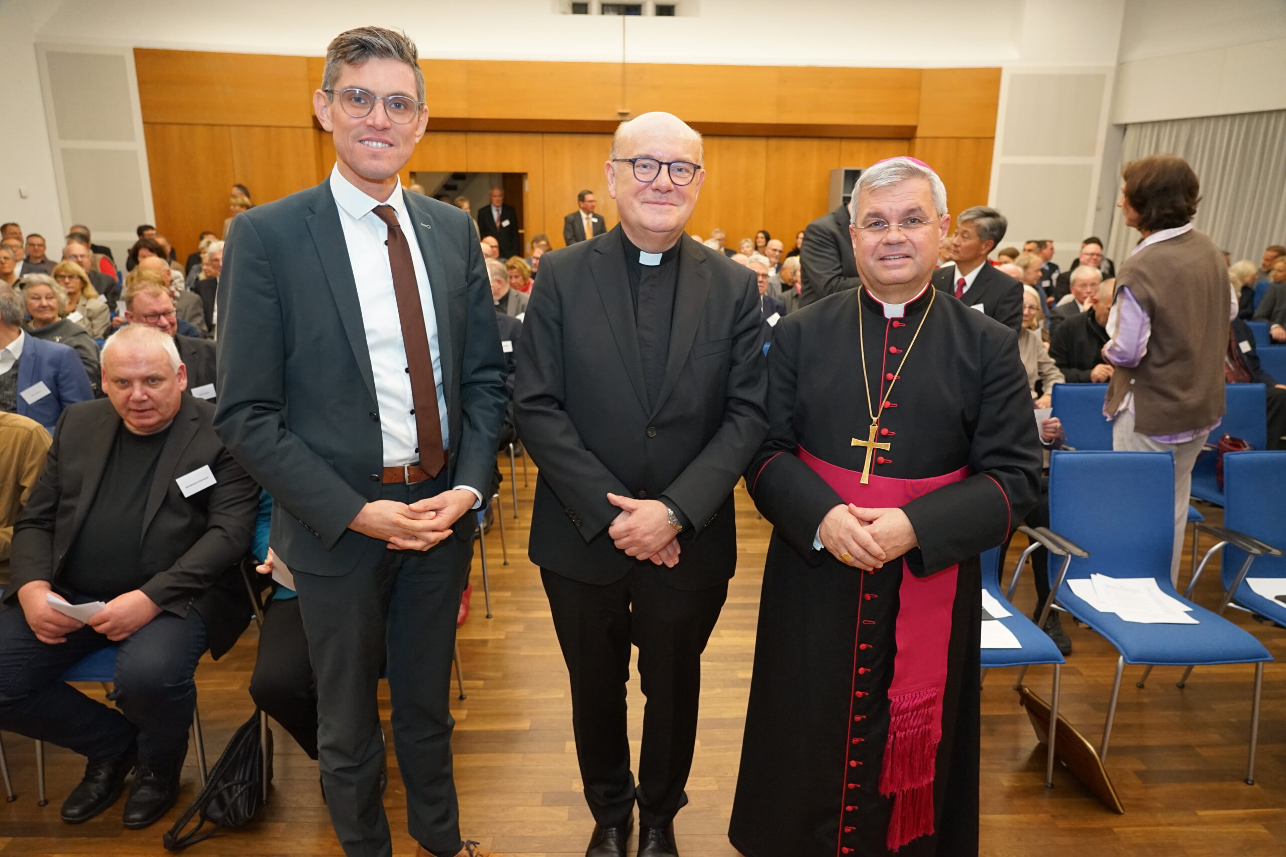 Von links: Dr. Thomas Arnold, Domkapitular Monsignore Dr. Michael Menke-Peitzmeyer und Erzbischof Dr. Udo Markus Bentz.