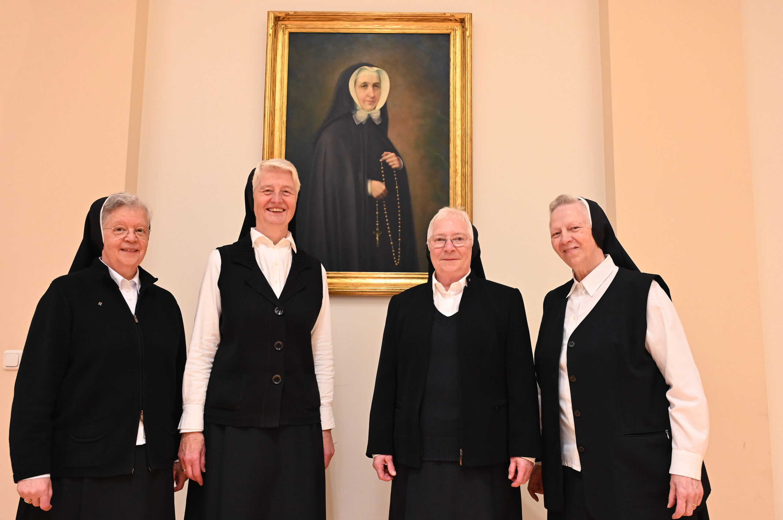 Die neue Provinzoberin Sr. Renate Rautenbach (2. v.l.) mit ihrem Provinzrat: Sr. Veronika Pasel (links), Sr. Ines Schmiegel (2. v.r.) und Sr. Magdalena Tigges