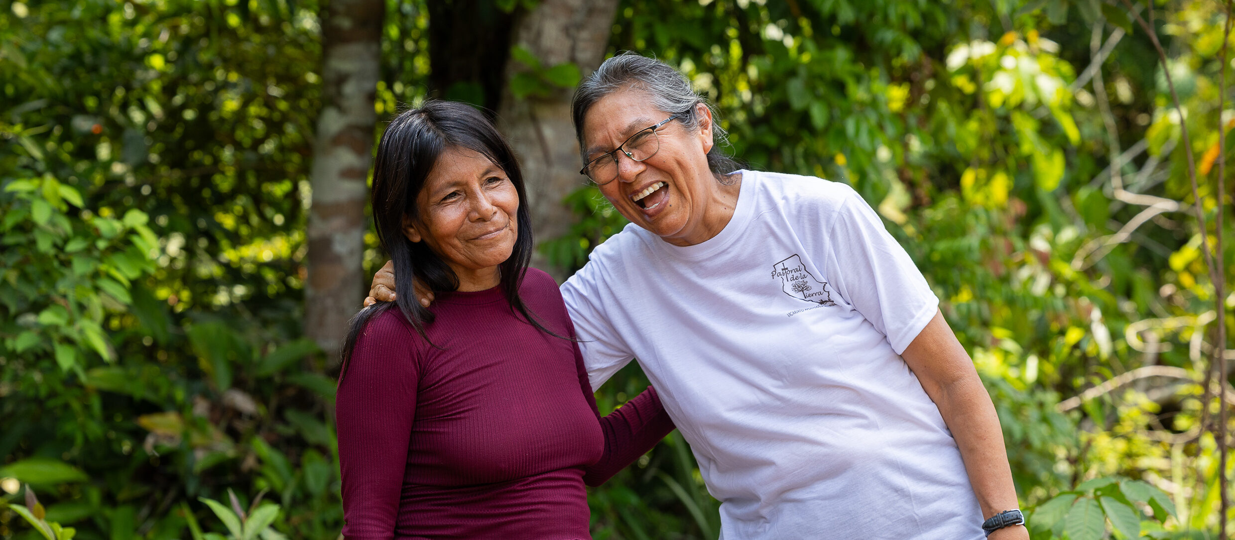 Sr. Lucero Guillén (r.) mit einer Dorfbewohnerin in Mayuriaga