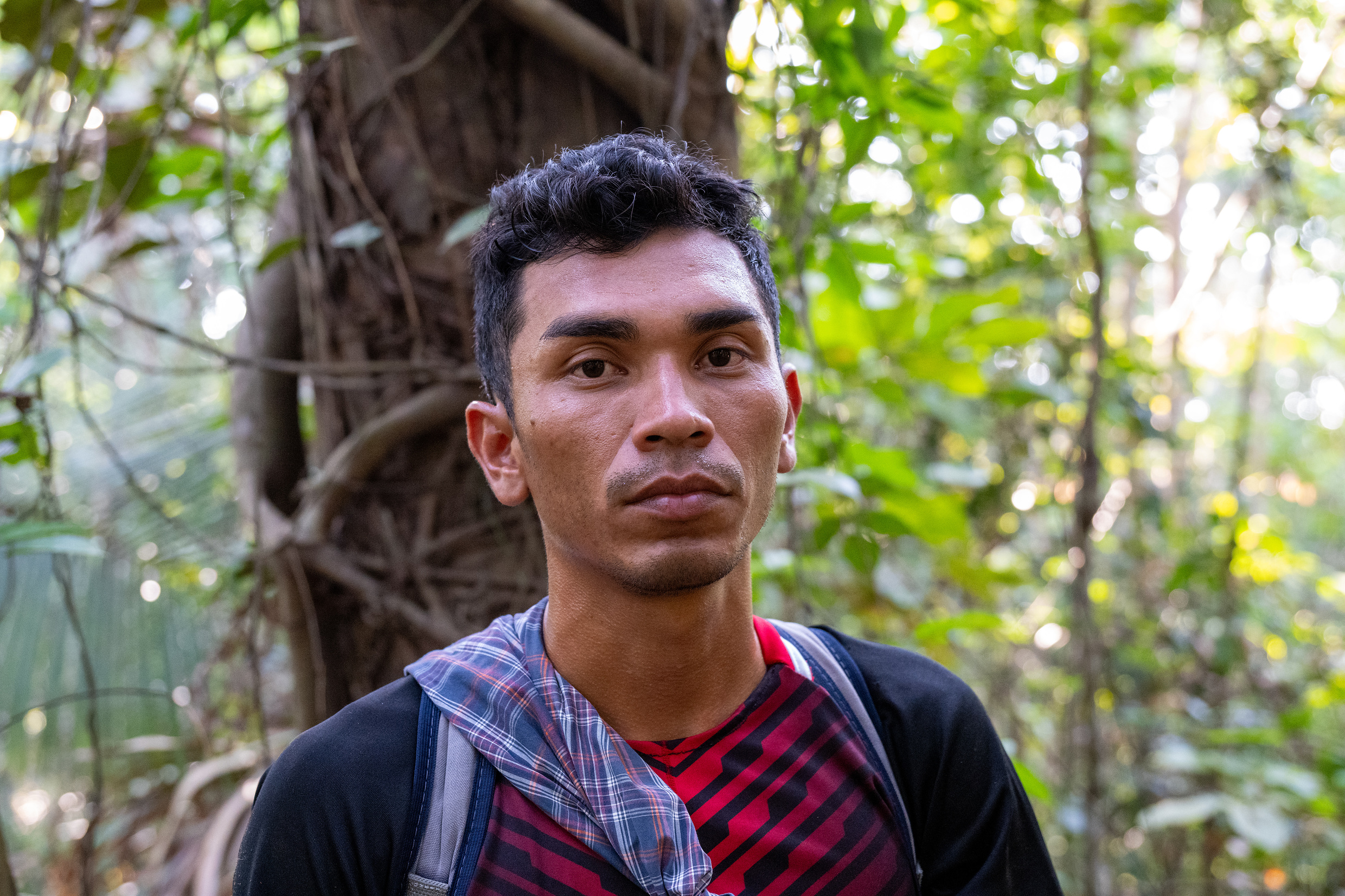 Das Bild zeigt einen Mann des indigenen Volkes der Mura