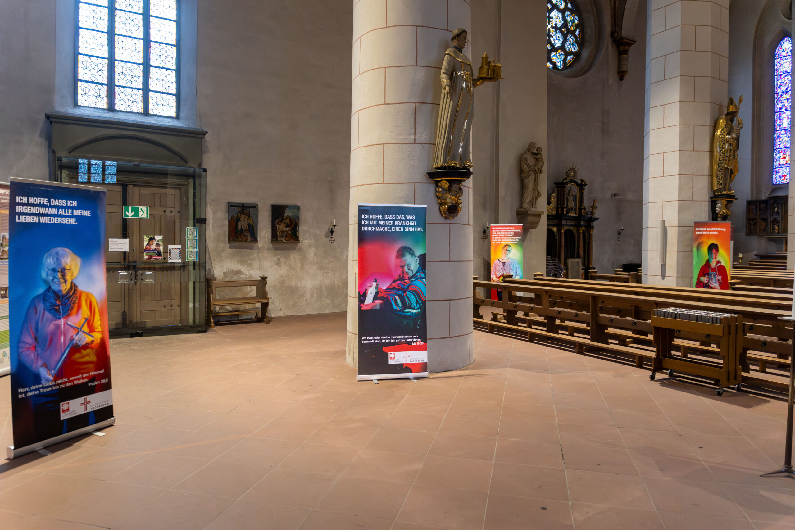 Das Bild zeigt die Ausstellung „Bilder der Hoffnung“