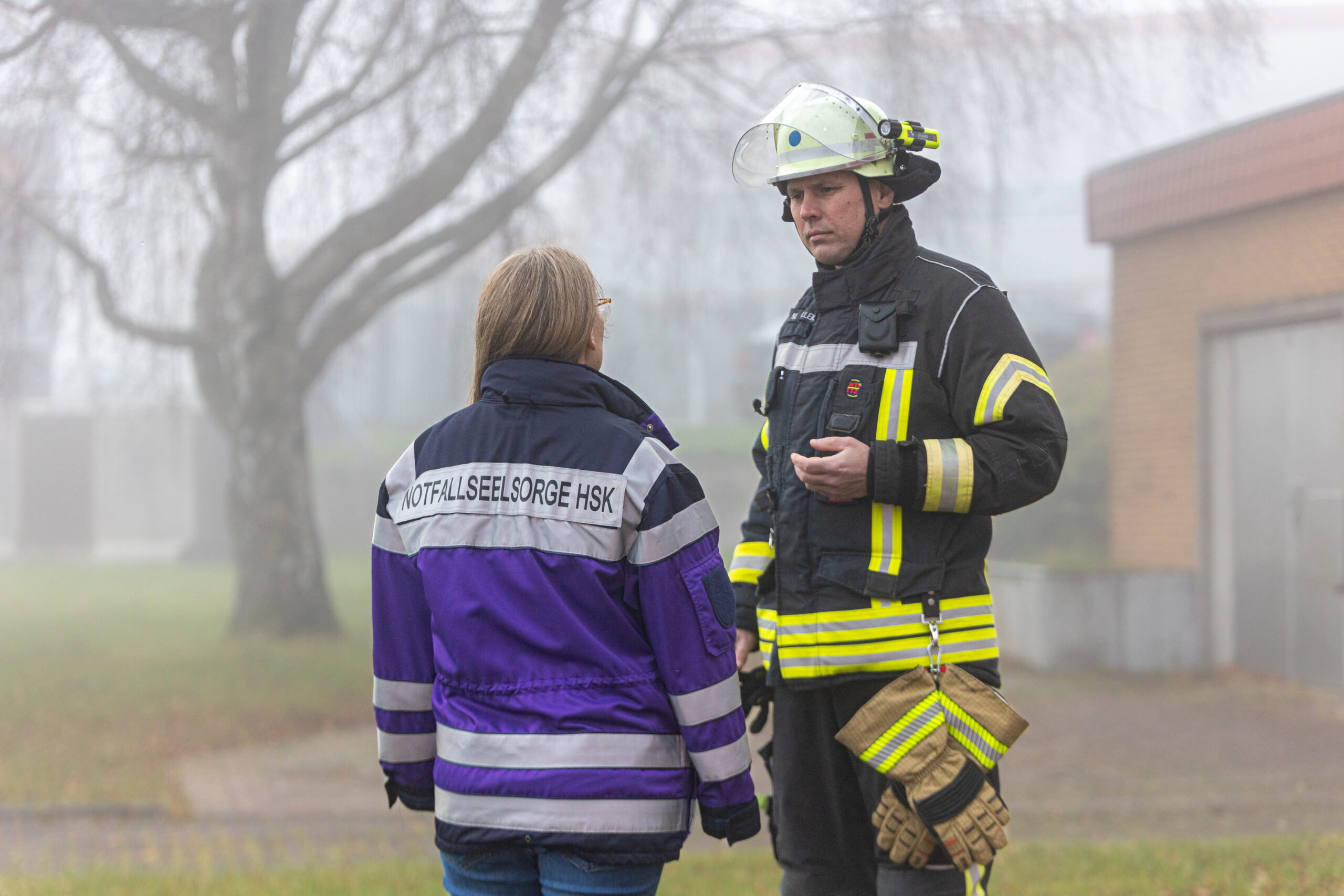 Susanne Hüwel-Rozmans im Gespräch mit einem Kollegen.