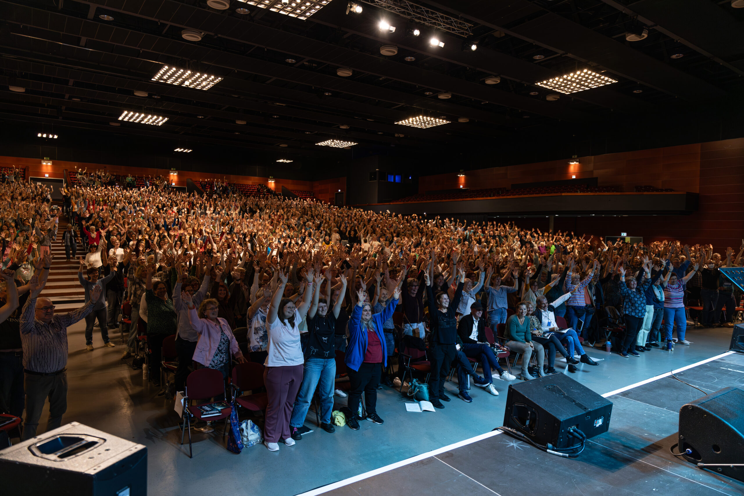 Mit „Judith und das Wunder der Schöpfung“ ist etwas Seltenes gewachsen: ein Chor, der Grenzen überwindet.