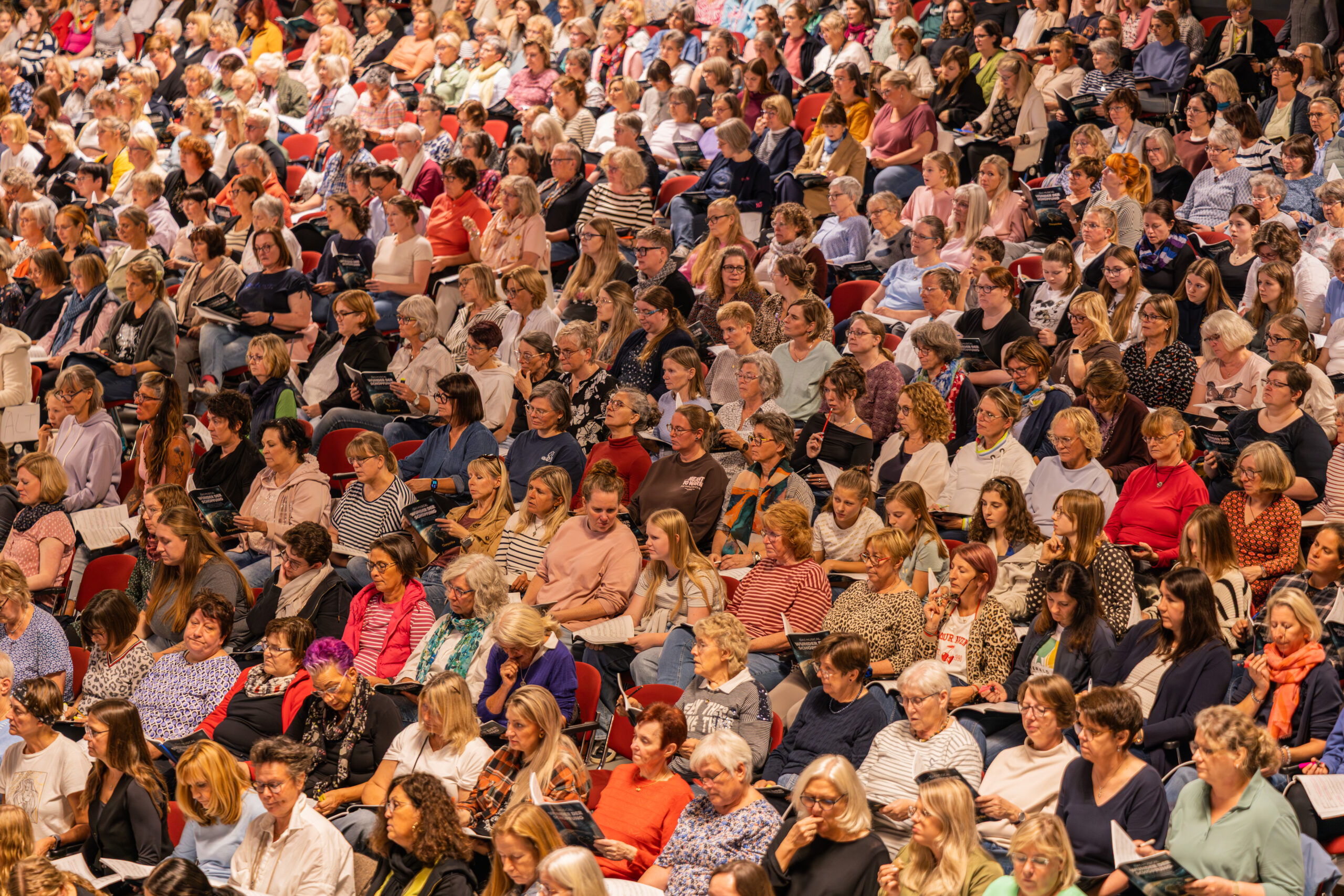 Blick in den Saal voller Menschen in Bochum