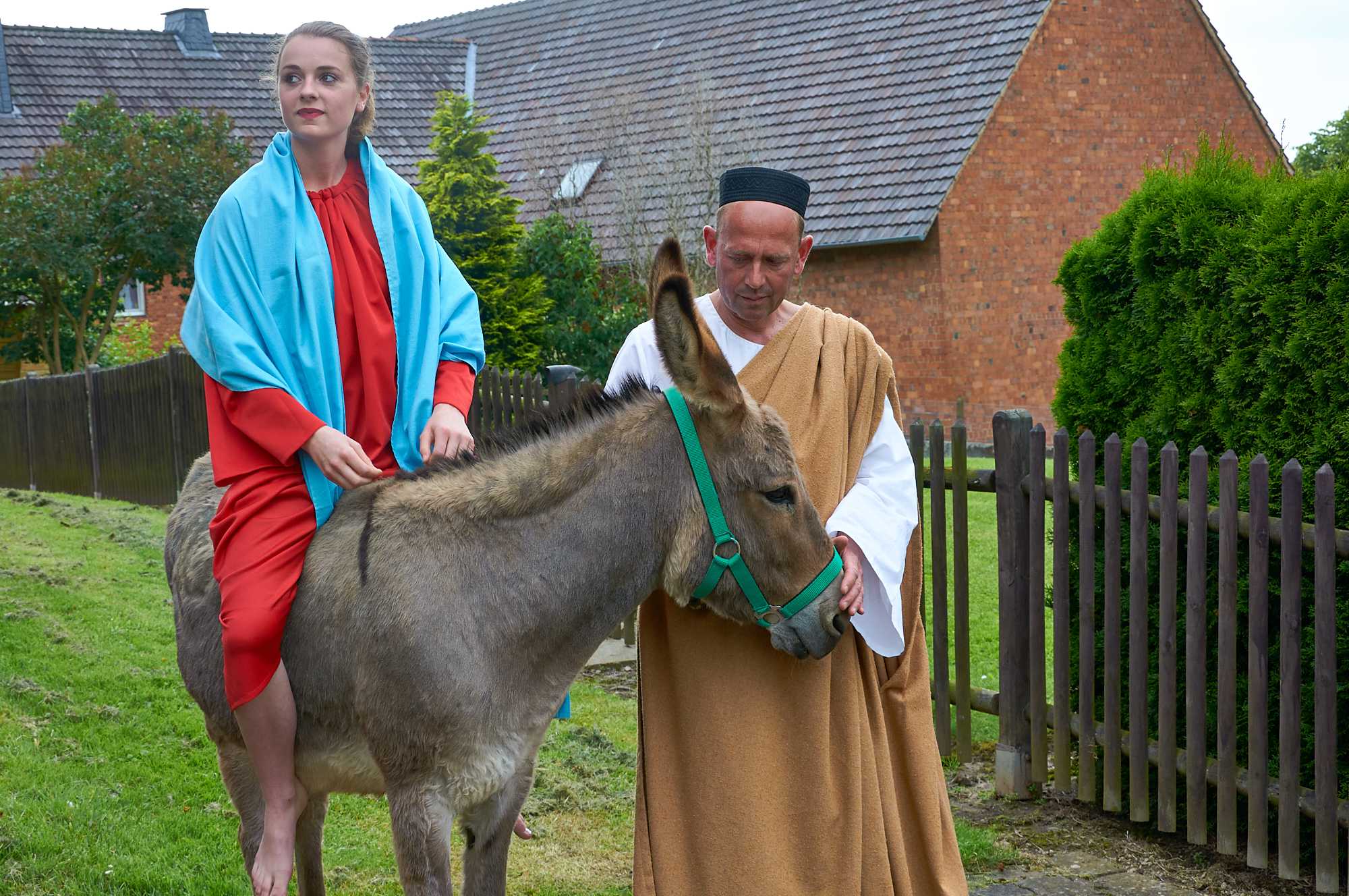 Maria und Josef auf dem Weg nach Bethlehem - Aufnahme aus dem Jahr 2013.