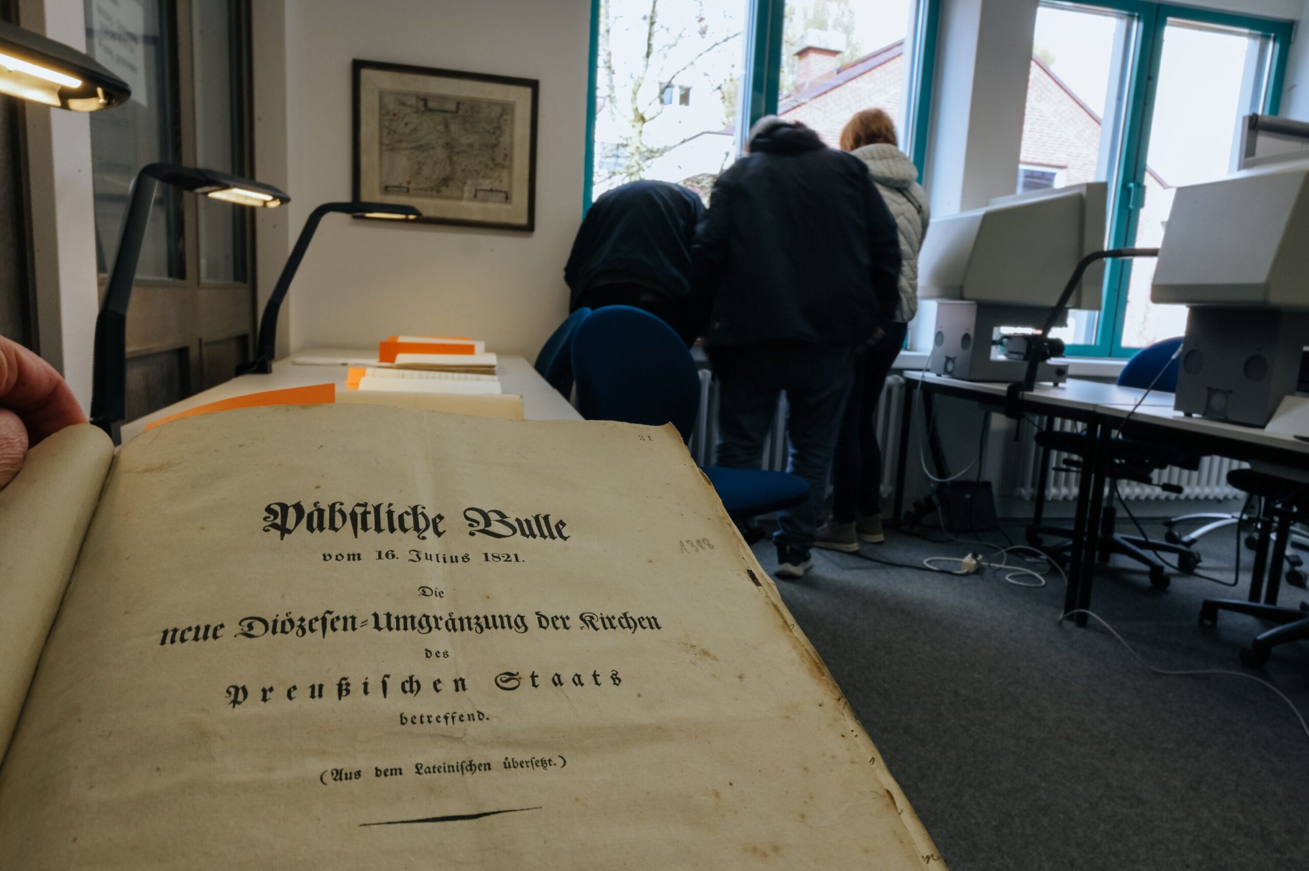 Die in einem Buch veröffentlichte Bulle "De Salute animarum" liegt im Lesesaal des Erzbistumsarchivs aus.