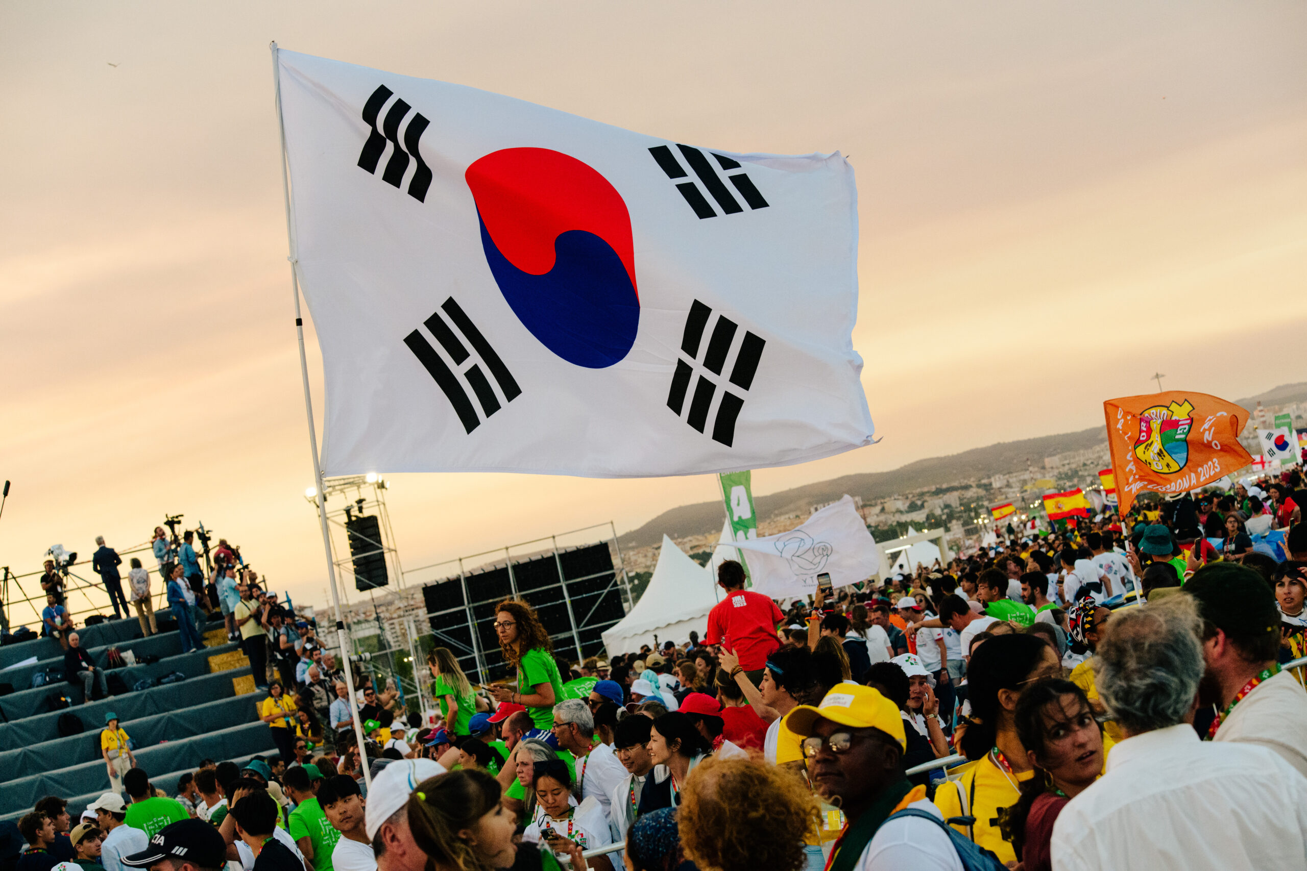 Der Weltjugendtag 2027 wird in Seoul in Südkorea gefeiert. Das Erzbistum Paderborn lädt junge Menschen dazu ein, mitzufahren. Die Anmeldung dafür beginnt am 1. Juni 2026.