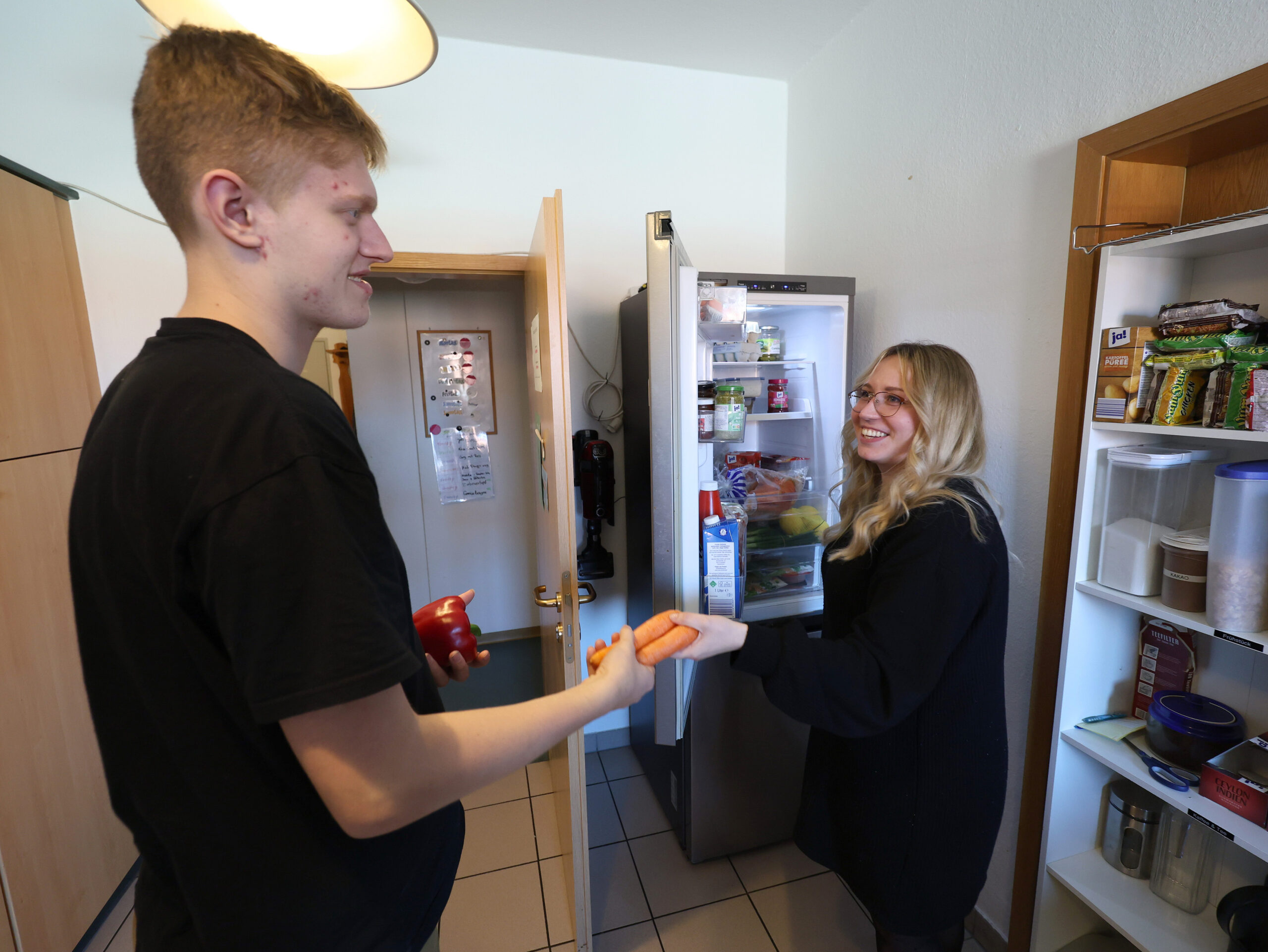 Zum Alltag im Kinder- und Jugendhaus gehören auch Essensvorbereitungen.
