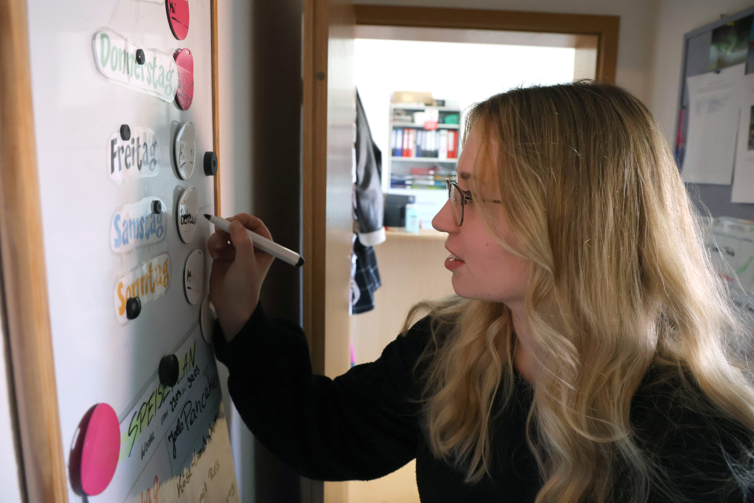 Das Bild zeigt Isabell Viehweg, die Betreuerin der Wohngruppe 2.