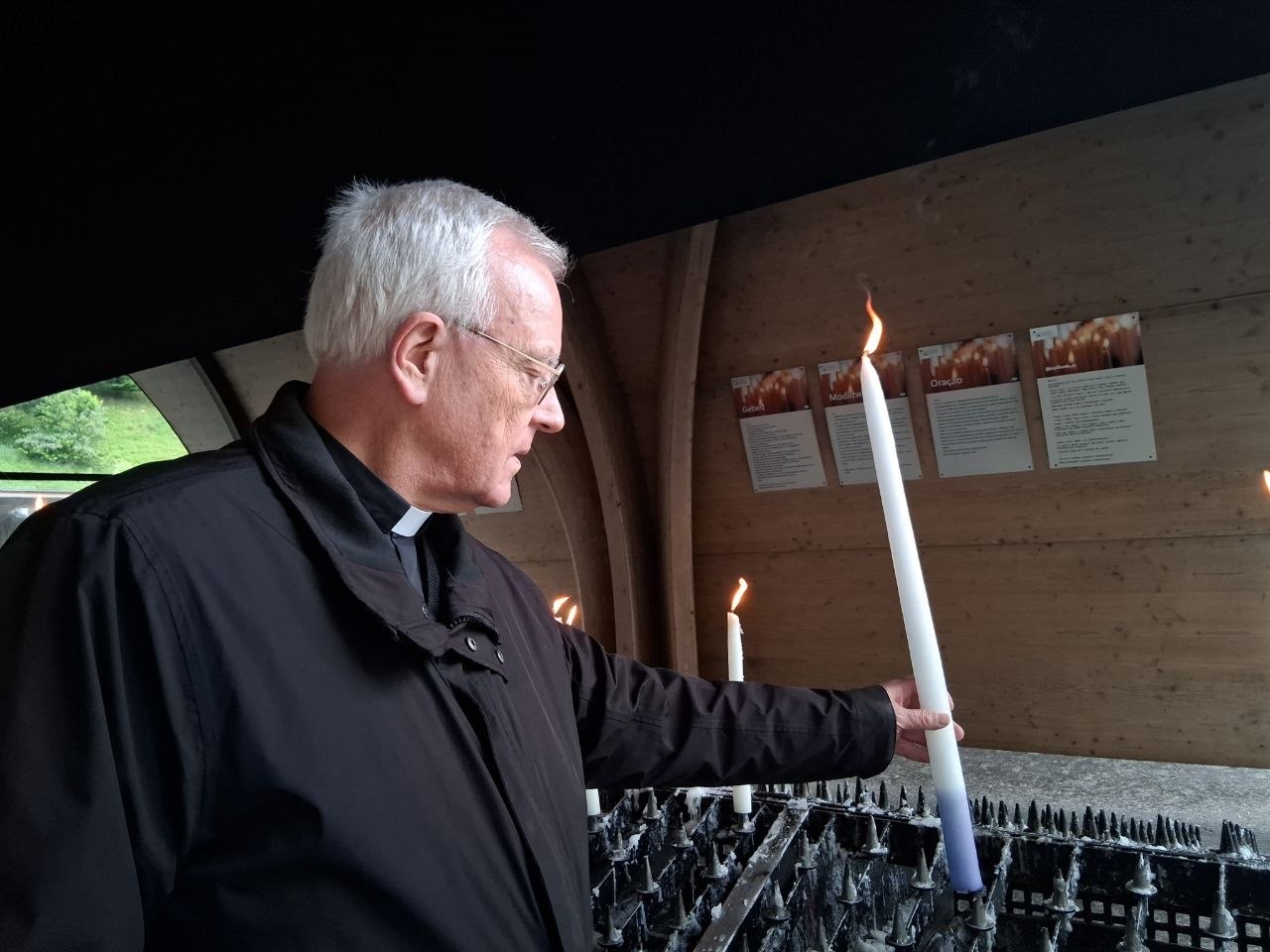 240 Pilgerinnen und Pilger aus dem Erzbistum Paderborn erlebten bei der Lourdeswallfahrt der Malteser vom 11. bis 18. Mai 2026 Tage des Glaubens, der Gemeinschaft und der Hoffnung. Zum Programm gehörten Gottesdienste, Gebete an der Grotte von Massabielle, die Lichterprozession sowie besondere Begegnungen mit kranken und behinderten Menschen.