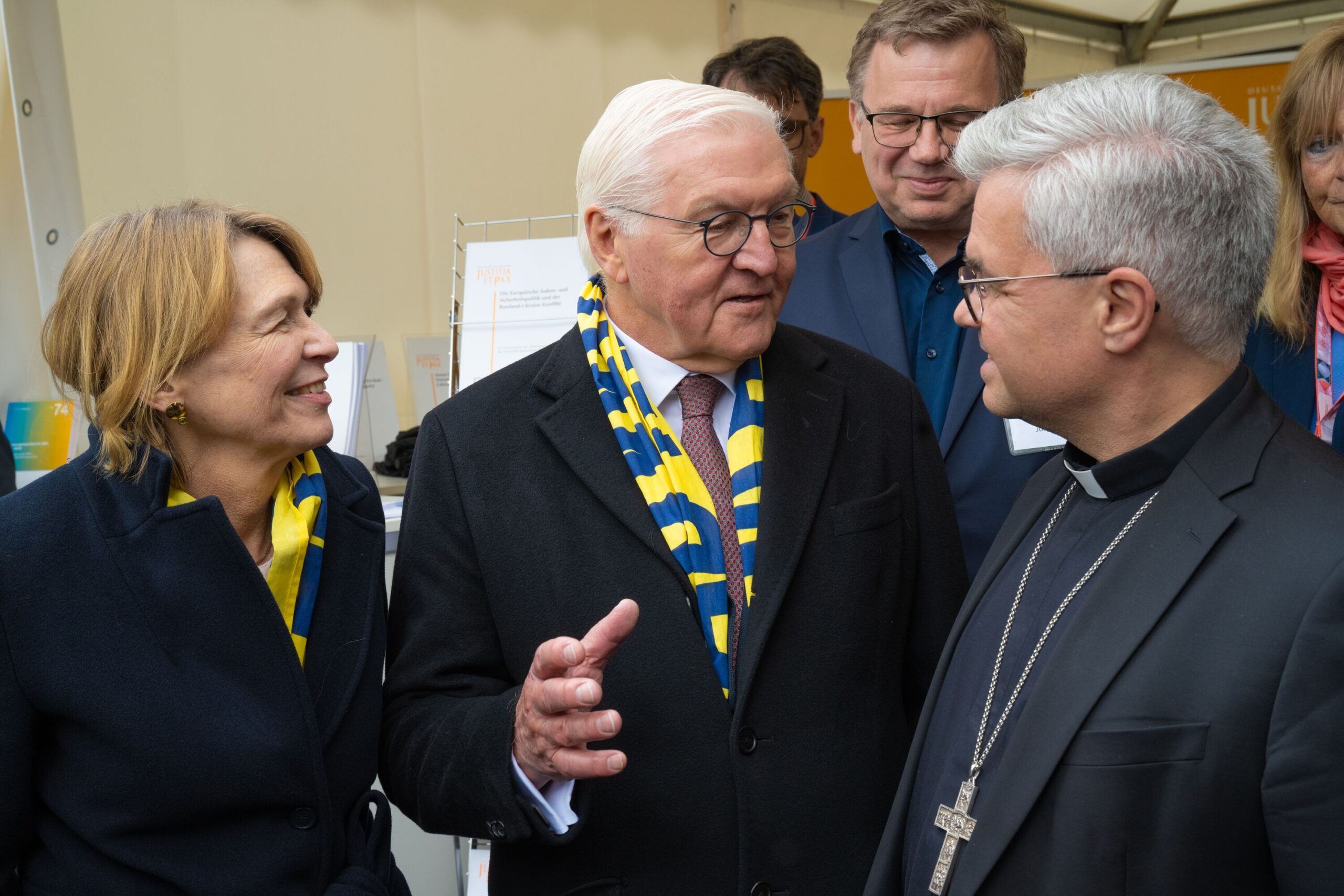 Katholikentag 2026 in Würzburg, Kirchenmeile, Erzbischof Dr. Udo Markus Bentz trifft Bundespräsident FrankWalter Steinmeier
