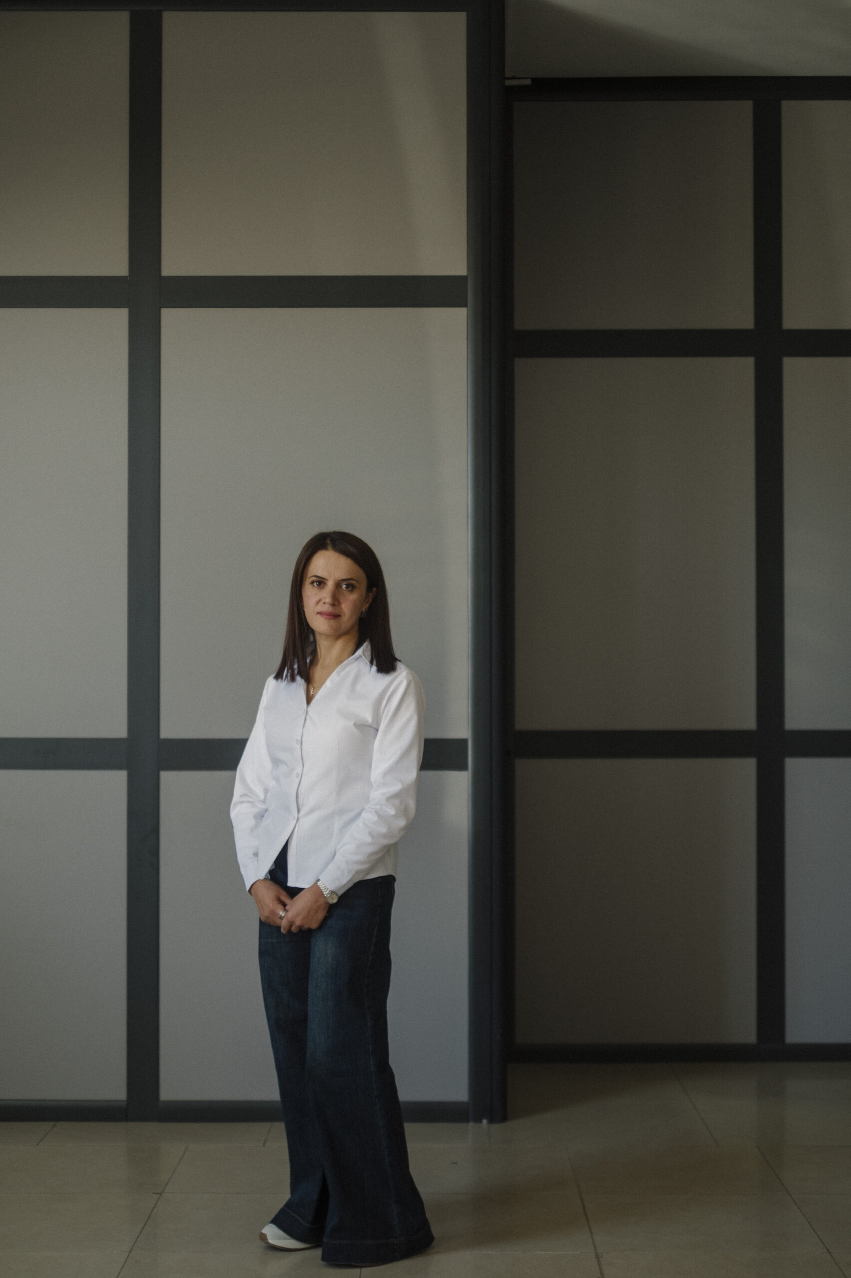 Das Porträt zeigt die Projektkoordinatorin Hayarpi Aghakhanyan von der Community Development NGO