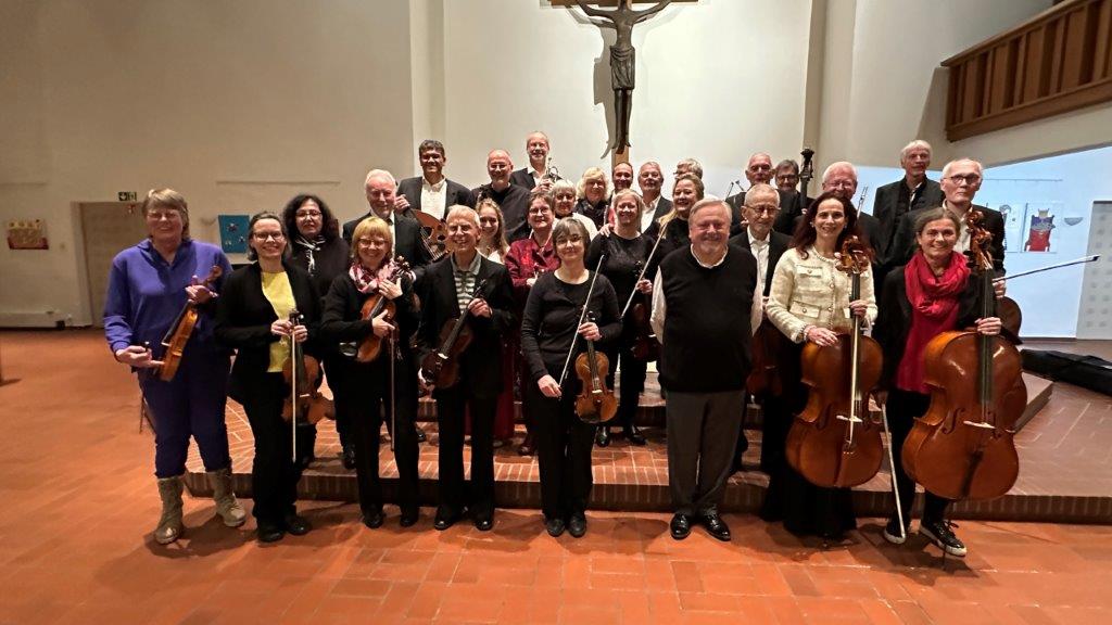 Das Westfälisch-Lippische Ärzteorchester und der Junge Chor Eslohe gestalten gemeinsam das Abteikonzert „Klassik trifft Choral“ in der Abteikirche Königsmünster.