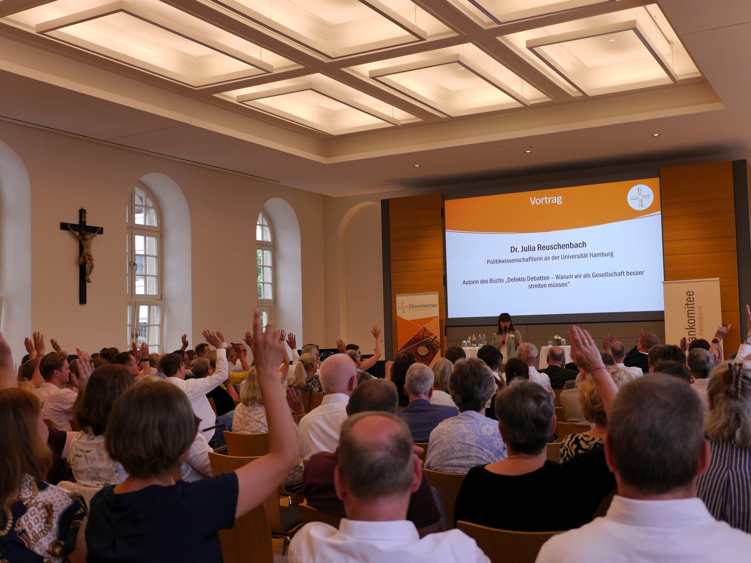 Der Pfingstempfang des Diözesankomitees im Bildungs- und Tagungshaus Liborianum in Paderborn, der traditionell immer am Freitag nach Pfingsten stattfindet, hat auch in diesem Jahr zahlreiche interessierte Gäste zusammengeführt.
