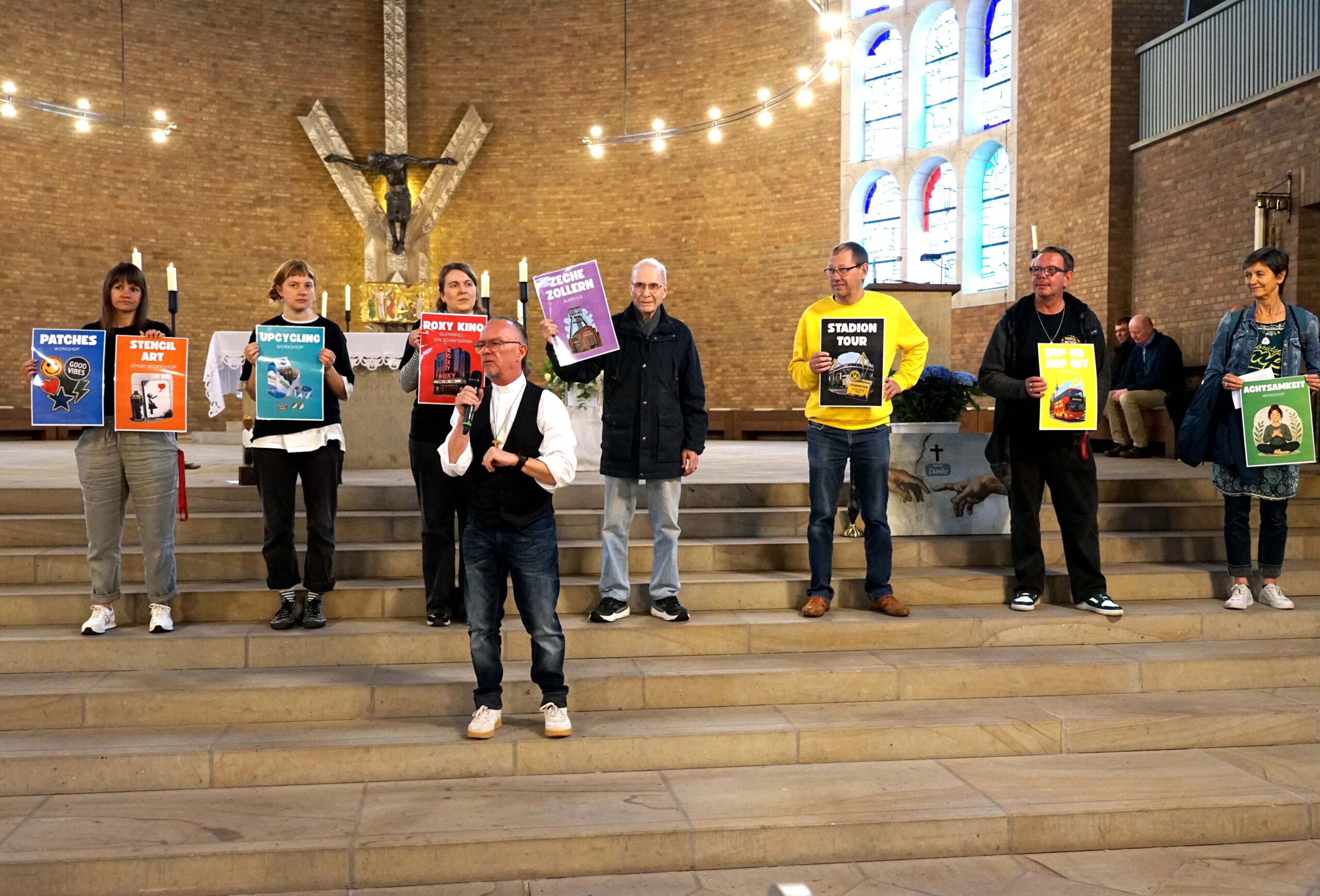 Haupt- und Ehrenamtliche luden die Teilnehmenden zu einem vielfältigen Begegnungs- und Freizeitprogramm ein. Foto: Michael Bodin / Erzbistum Paderborn.