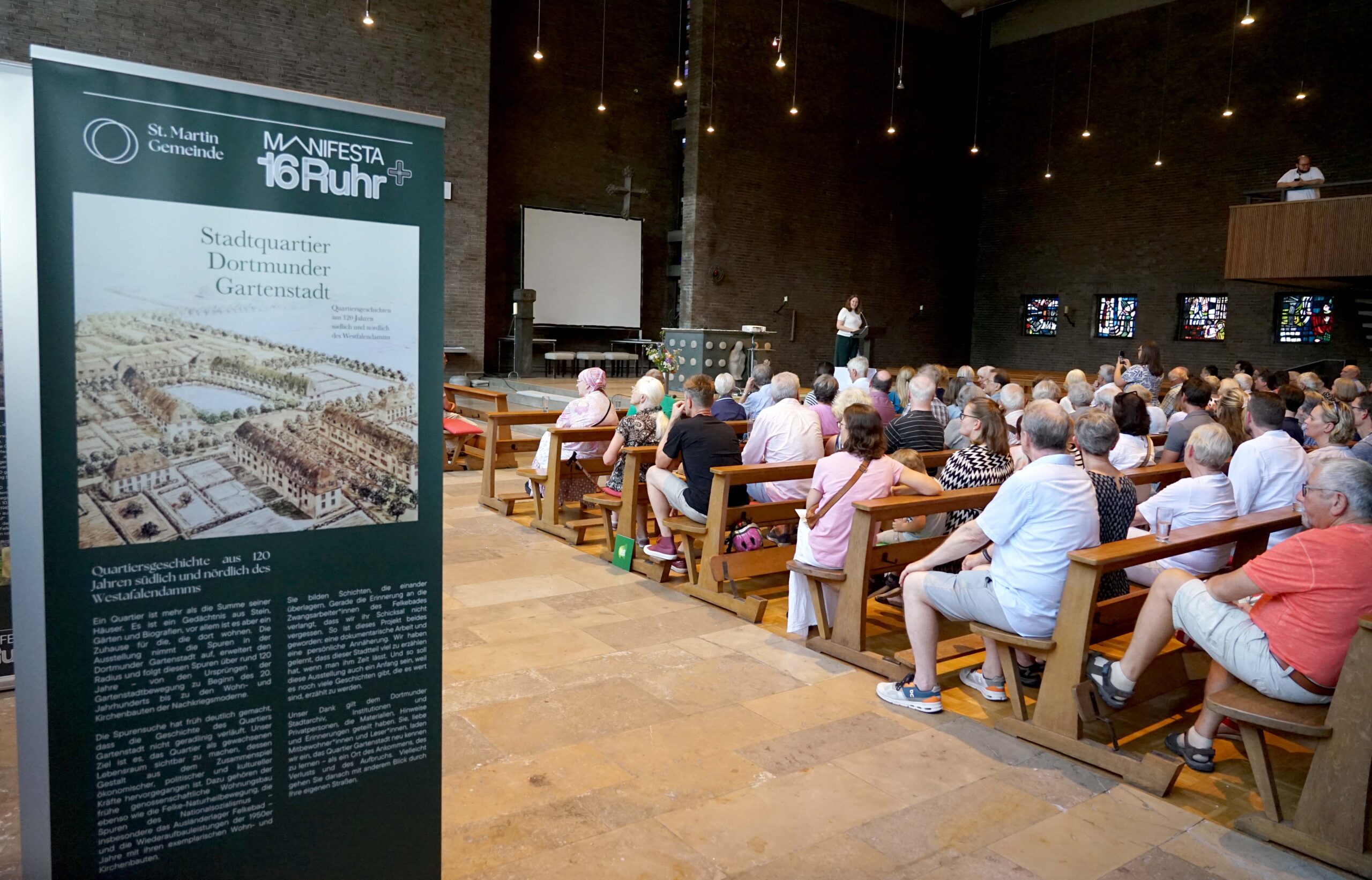Gut besucht war am Sonntag die Eröffnung von Projekt und Ausstellung zur Manifesta 16 Ruhr + in der Kirche St. Martin in Dortmund. Foto: Michael Bodin / Erzbistum Paderborn