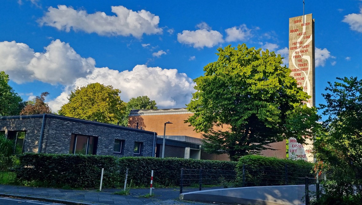 Manifesta 16 Ruhr in der Gartenstadt: St. Martin zeigt 100 Tage Quartiersgeschichte und denkt Kirche neu