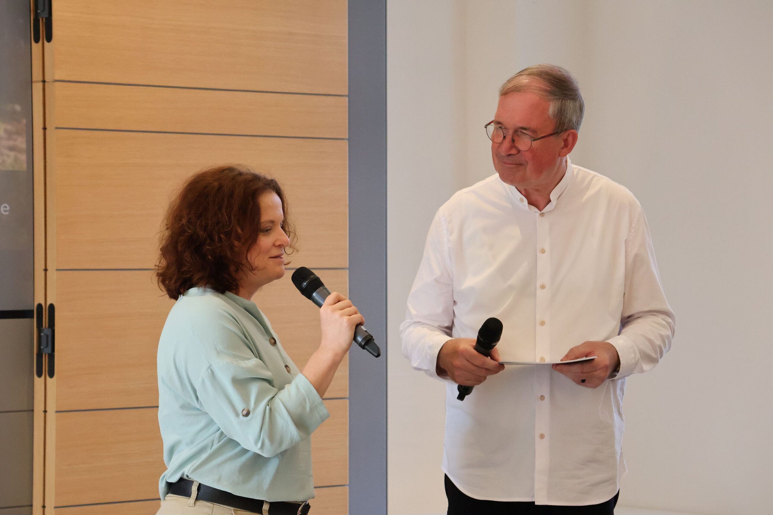 Meinolf Wacker (rechts) im Gespräch mit Ilona Exner.