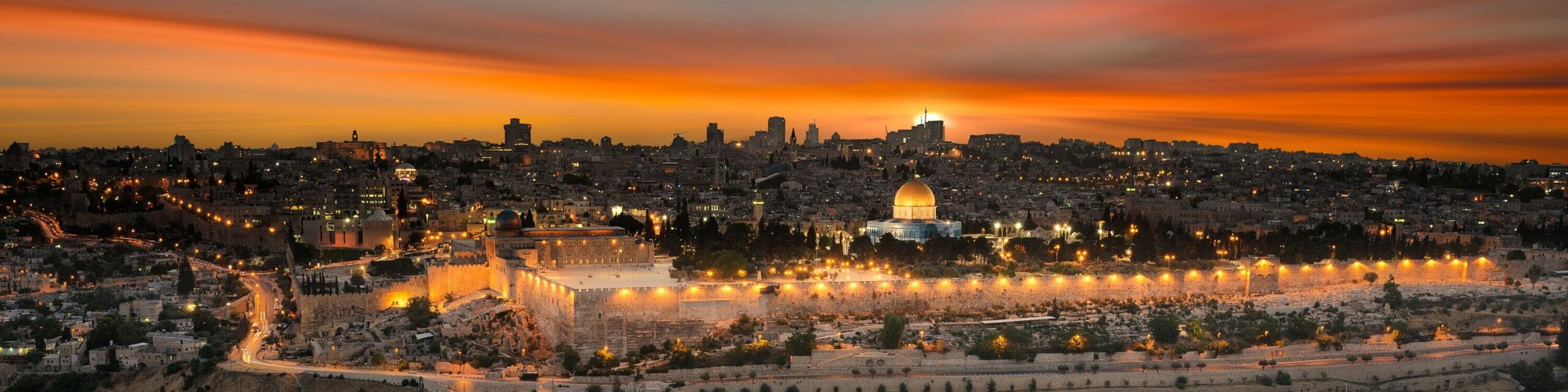 Blick auf die Altstadt von Jerusalem bei Sonnenuntergang. Israel