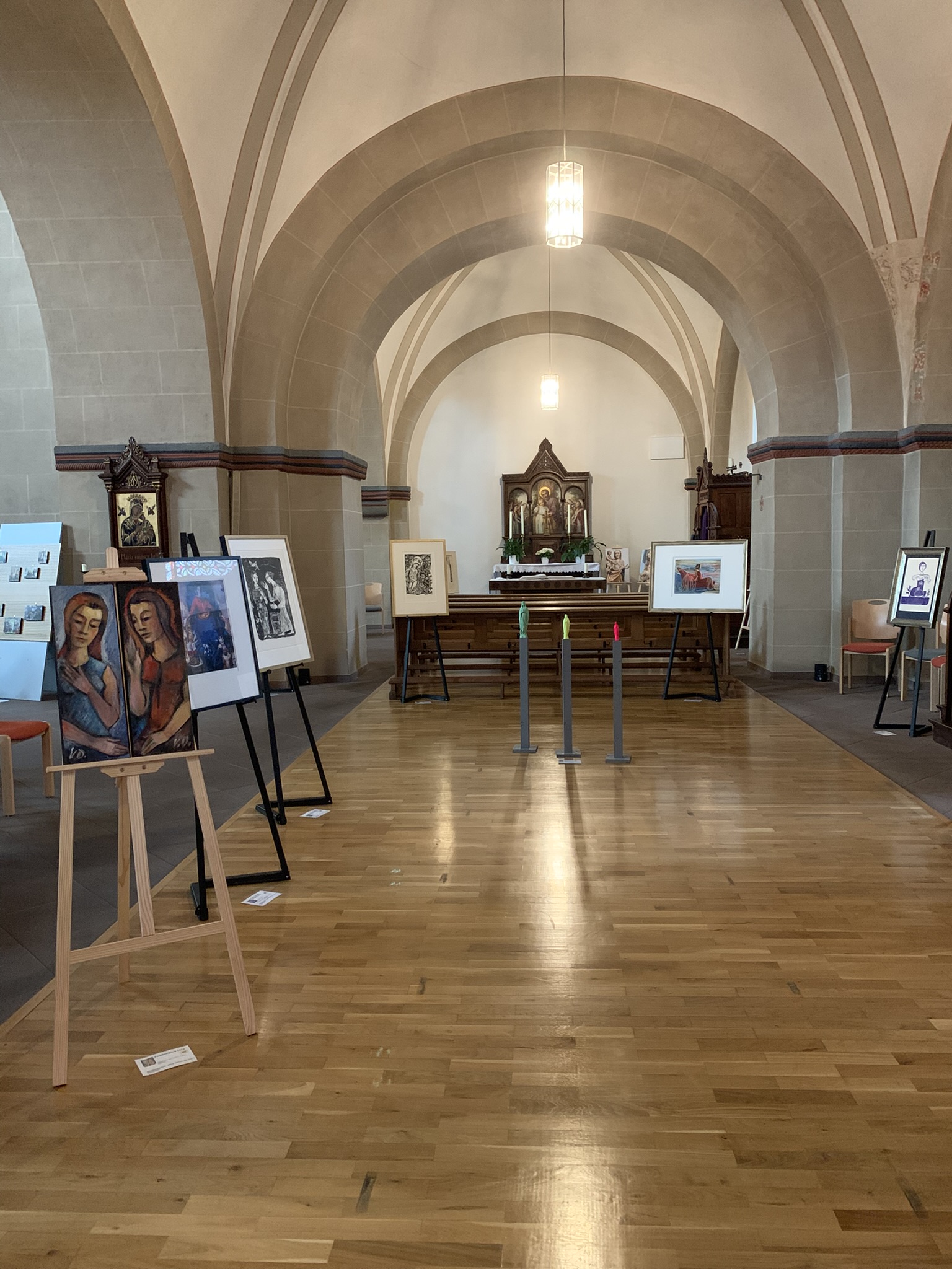 Die Ausstellung zeigte Marienbilder aus verschiedenen Epochen und machte sichtbar, wie sich die Darstellung Marias im Laufe der Kunstgeschichte verändert hat.