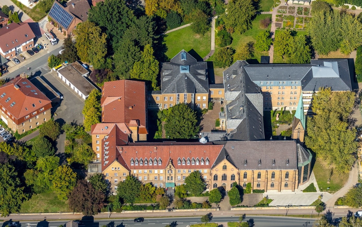Luftansicht des Geistlichen Zentrums in Salzkotten
