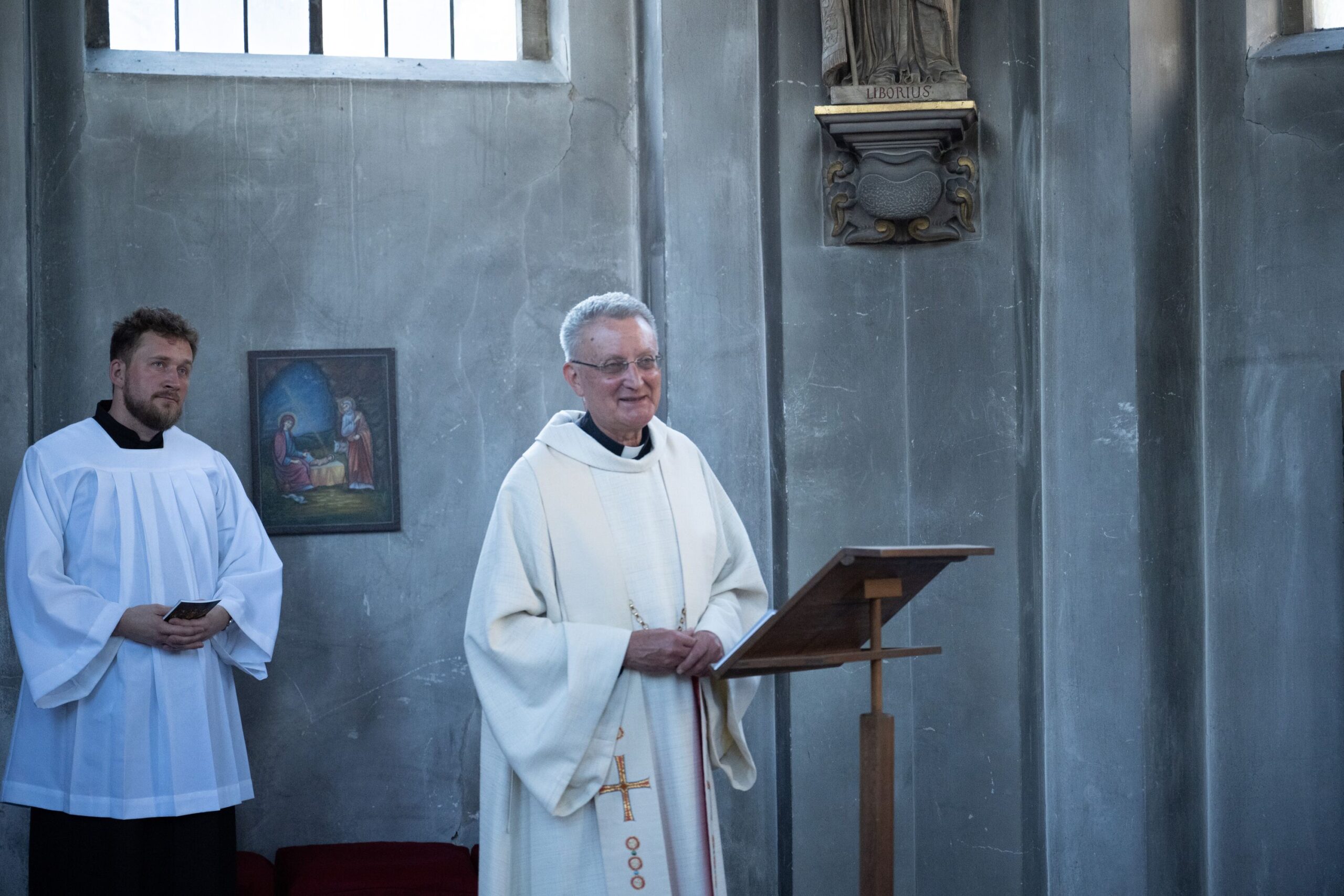 Dompropst Joachim Göbel predigt in der Alexiuskapelle