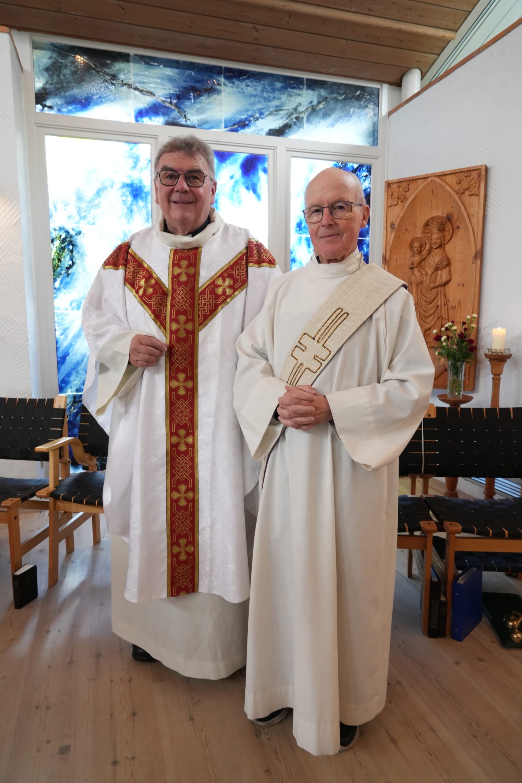 Bonifatiuswerk-Generalsekretär Msgr. Georg Austen mit dem Diakon der Gemeinde, Christian Gabrielsen (v.l.).