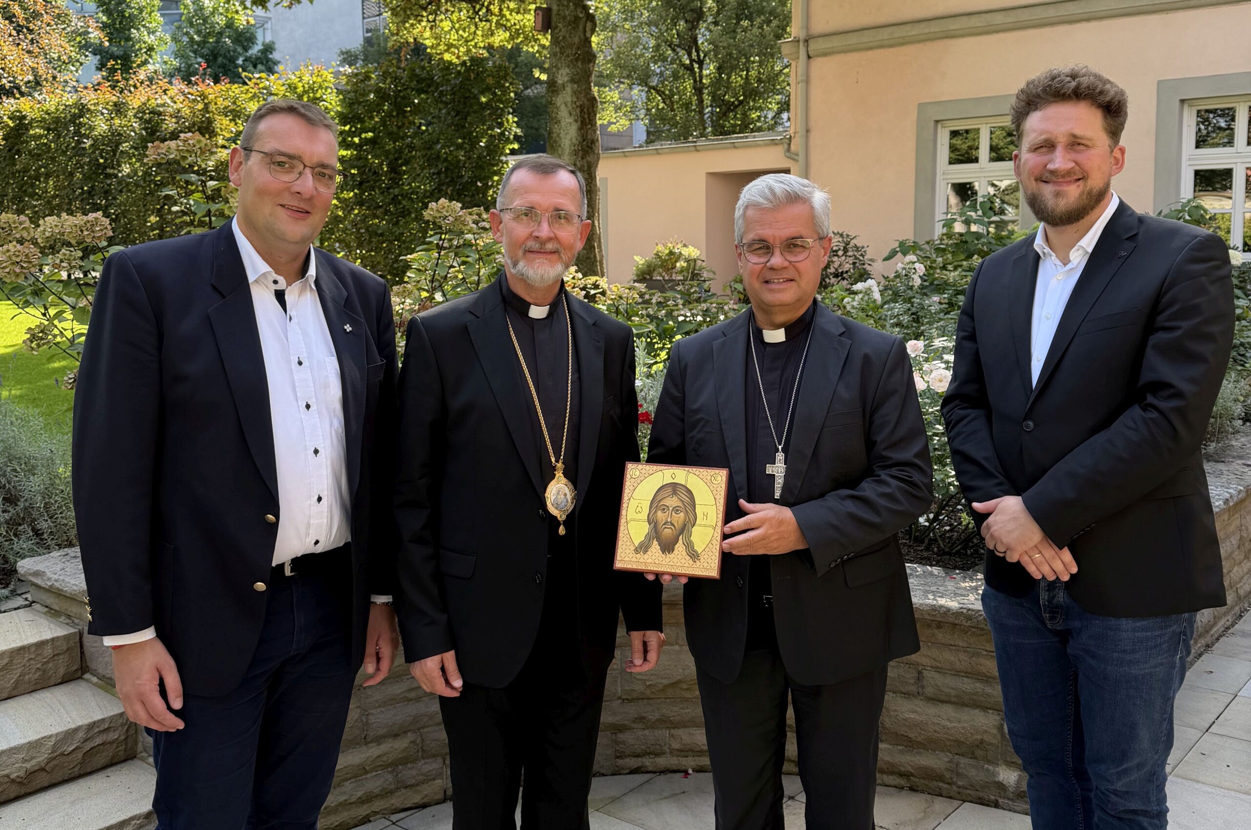 Erzbischof Dr. Udo Markus Bentz und Bischof Dr. Bohdan Dzyurakh berieten gemeinsam mit weiteren Verantwortlichen über die Zukunft der ukrainischen Seelsorge im Erzbistum Paderborn.