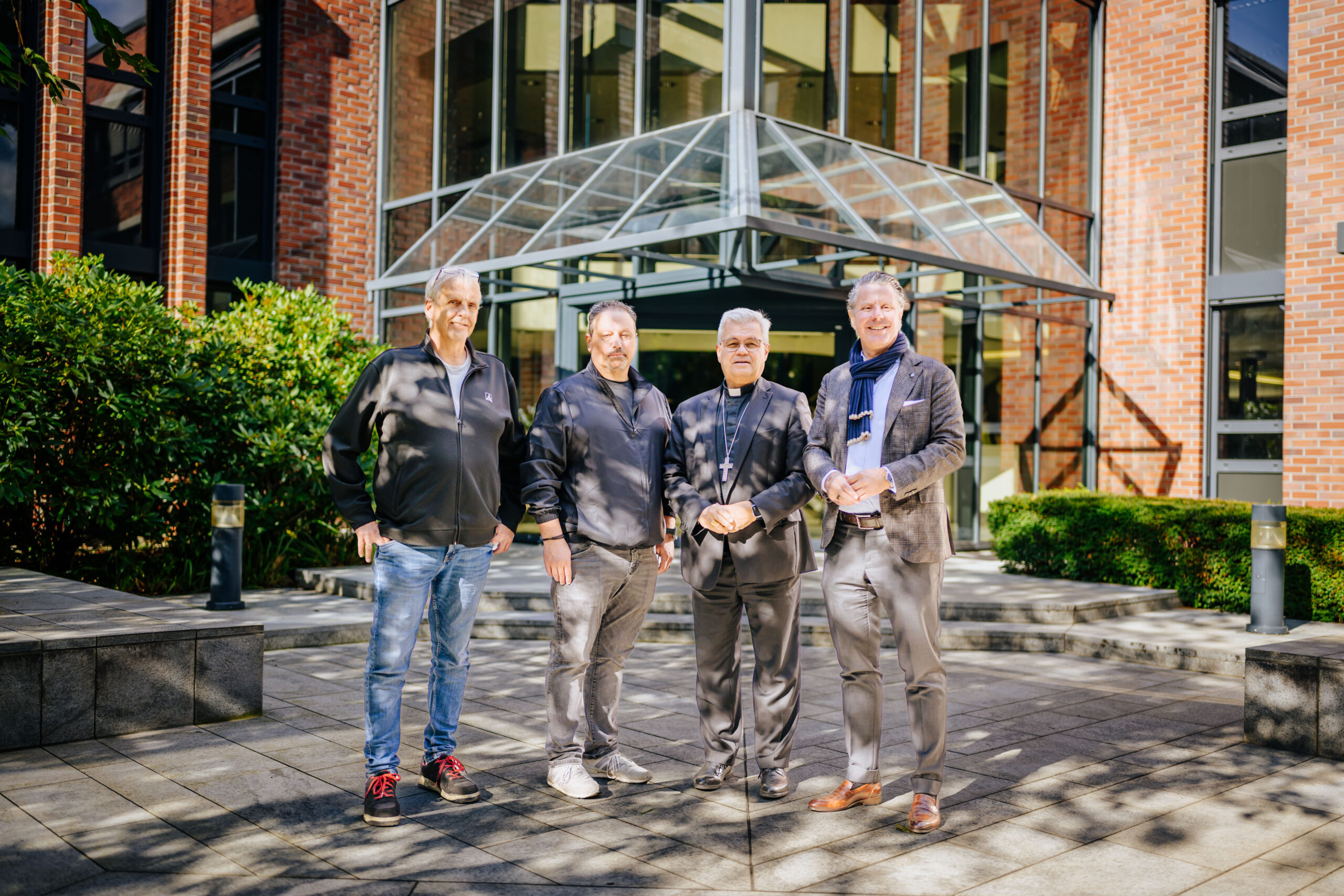 Erzbischof Bentz mit CEO und Betriebsräten der Bilstein Group in Hohenlimburg.