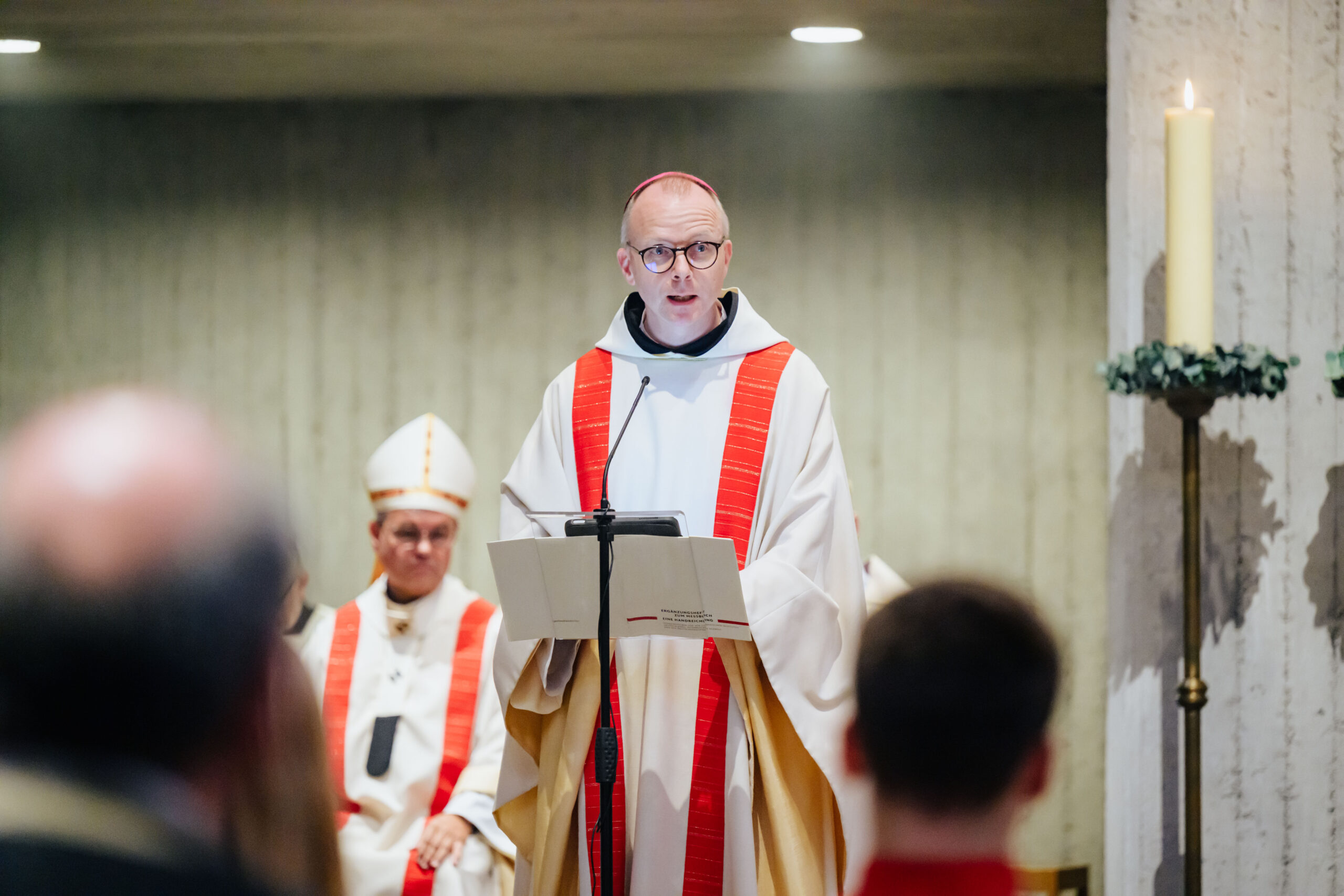Bischof Erik Varden, Vorsitzender der Nordischen Bischofskonferenz, beim Gottesdienst.