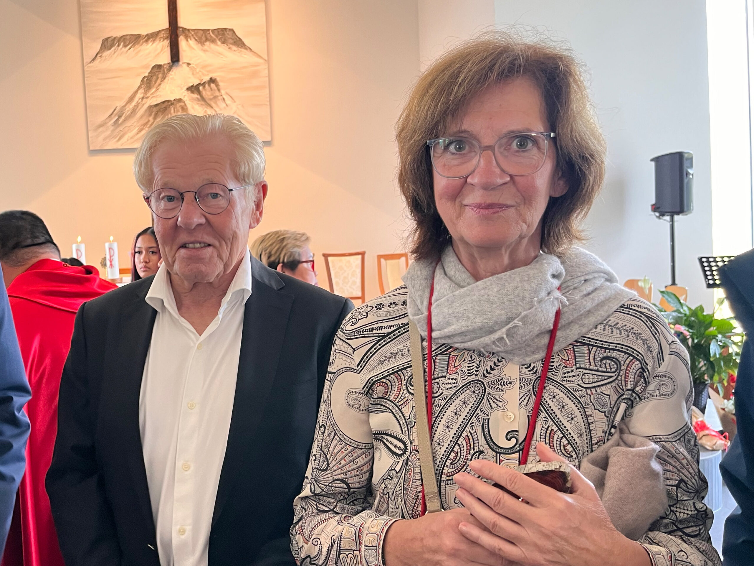 Die Paderbornerin Barbara Tigges-Mettenmeier nahm mit ihrem Partner Bernd Schepers an der Kirchweihe teil.