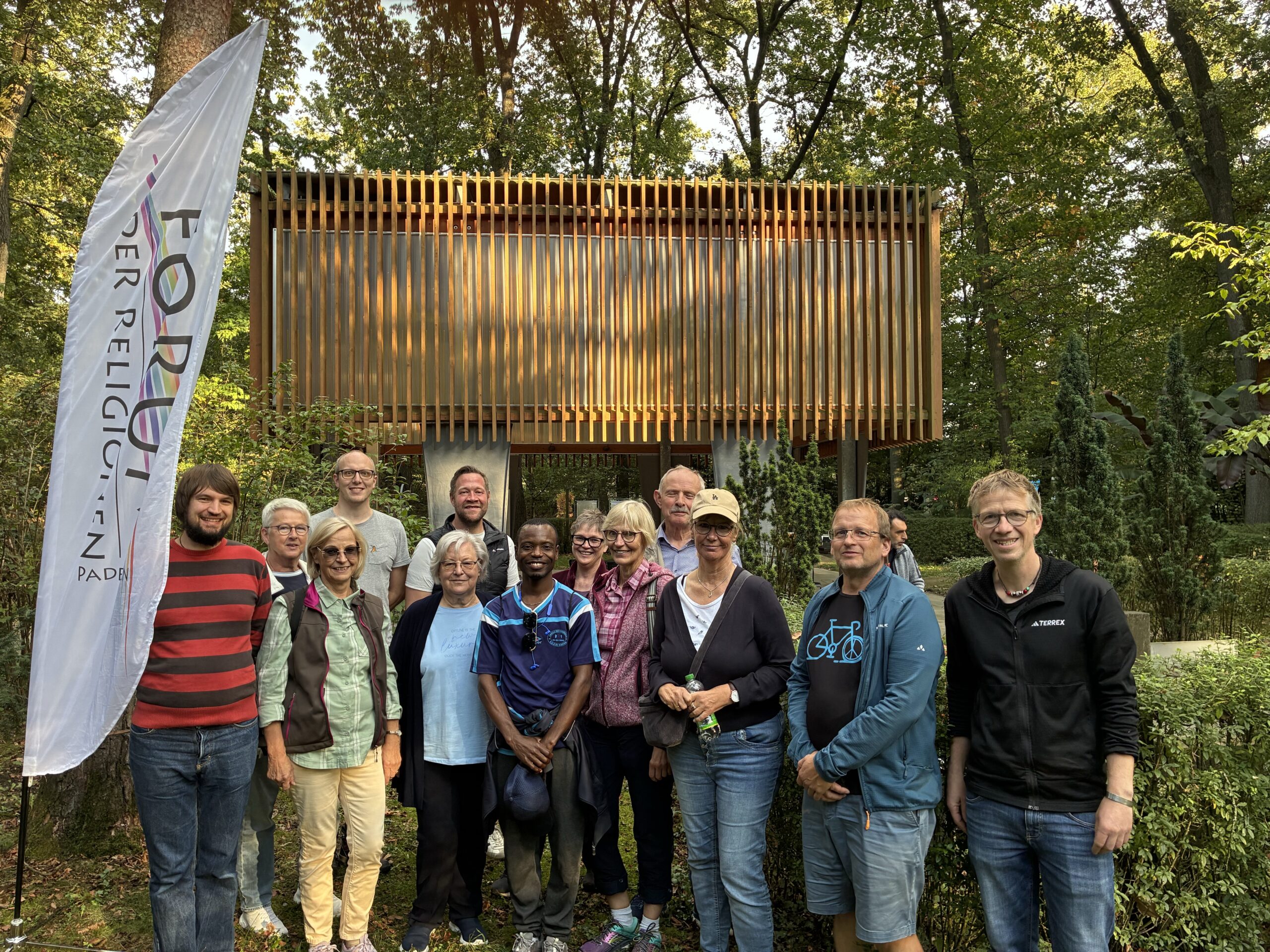 Die Teilnehmenden der interreligiösen Fahrradtour mit engagierten Helferinnen des Glaube