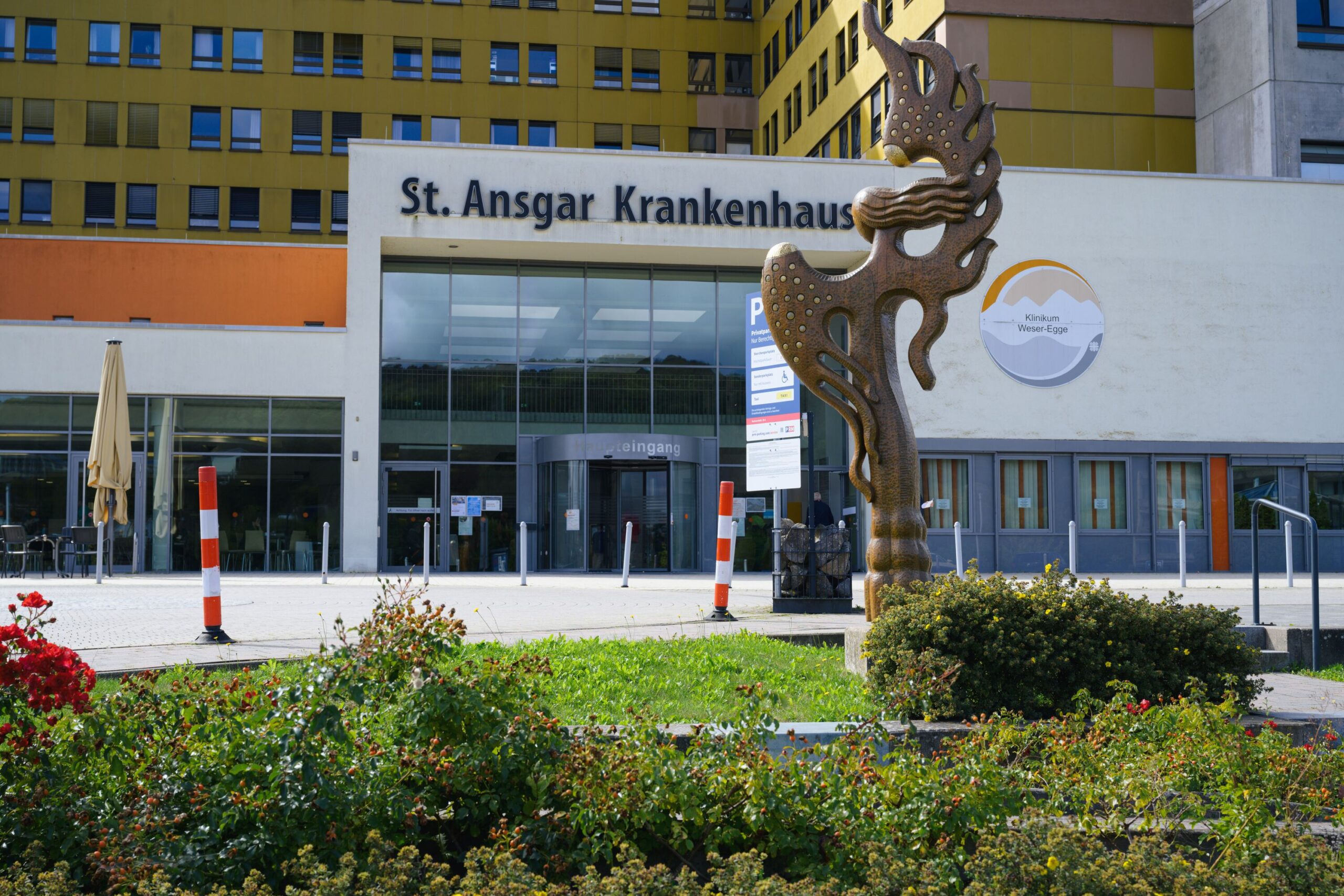 Aufnahem des Eingangs des Krankenhauses