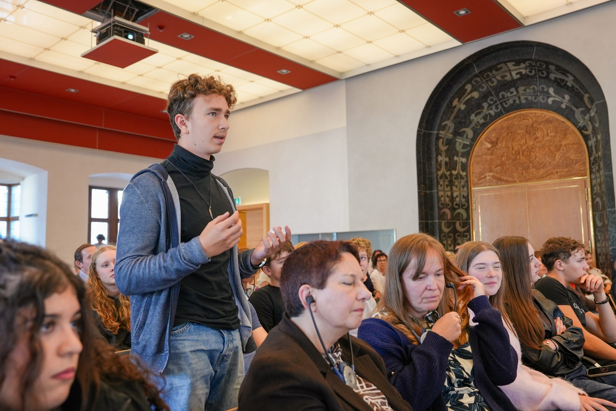 Schüler aus 14 europäischen Ländern treffen sich im Paderborner Rathaus zum Austausch.